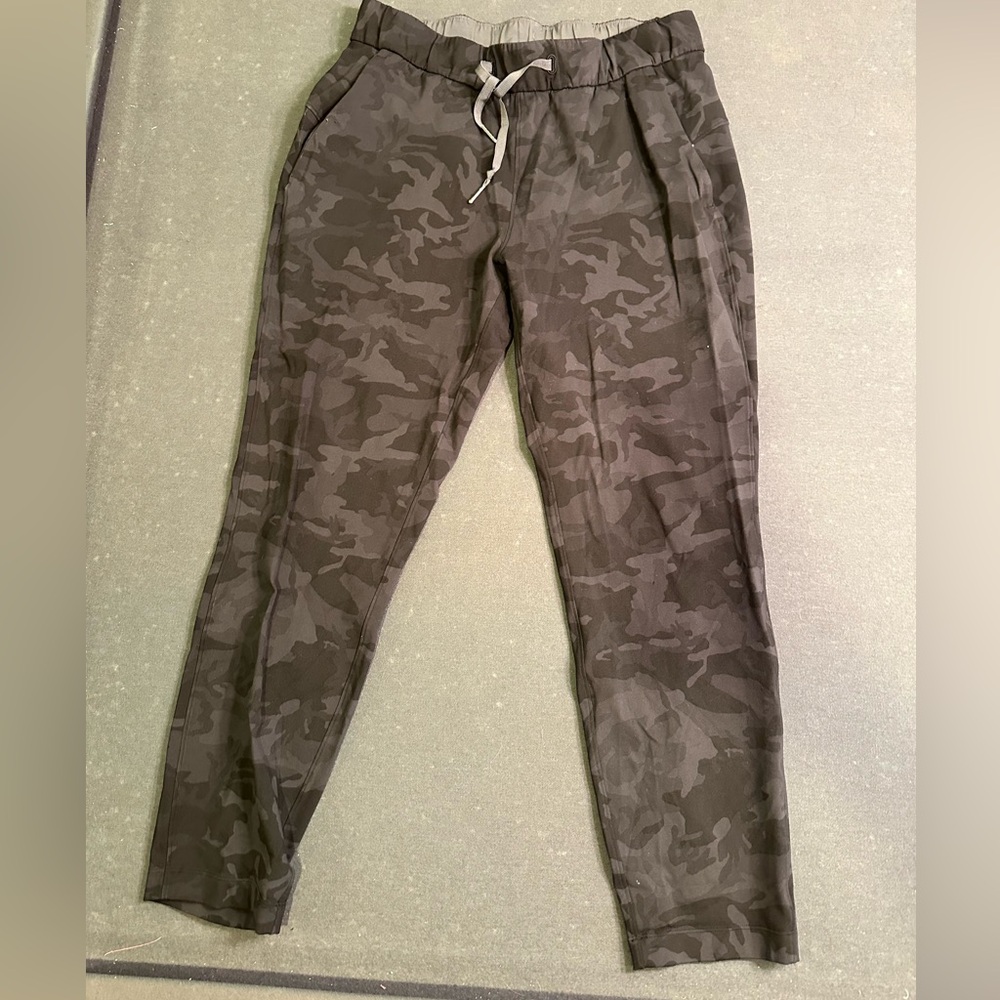 Womens black Lululemon Camouflage Jogger Pants